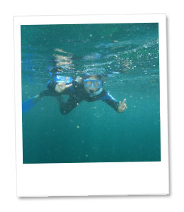 Fun snorkeling at beautiful blue ocean！