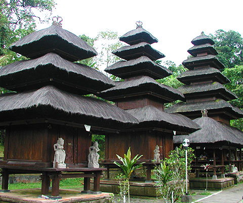 6つのメルが特徴的な寺院