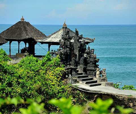 インド洋に突き出したシルエットが美しい寺院