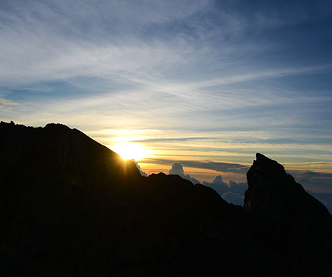 バリ島で一番高い山に登り日の出を観賞
