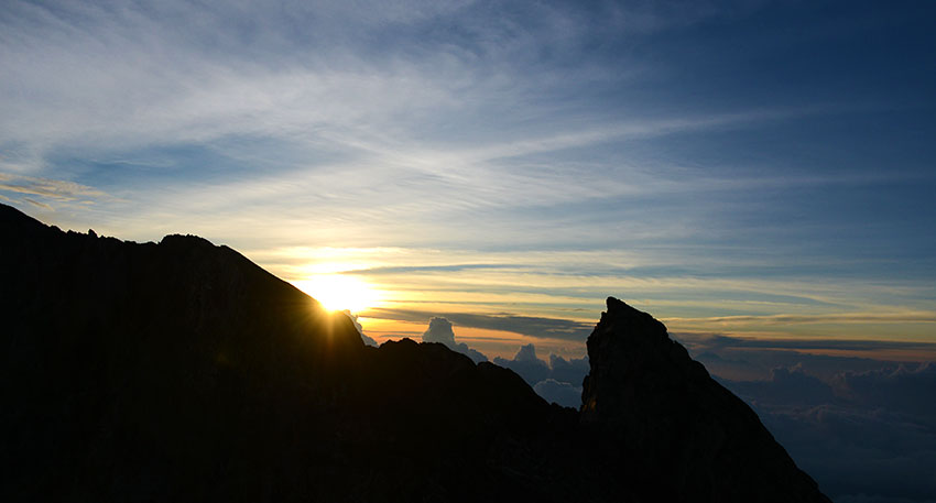 バリ島で一番高い山に登り日の出を観賞